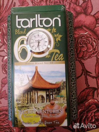 Жестяная коробка с часами