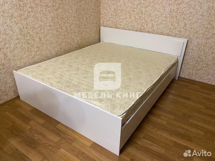 Кровать
