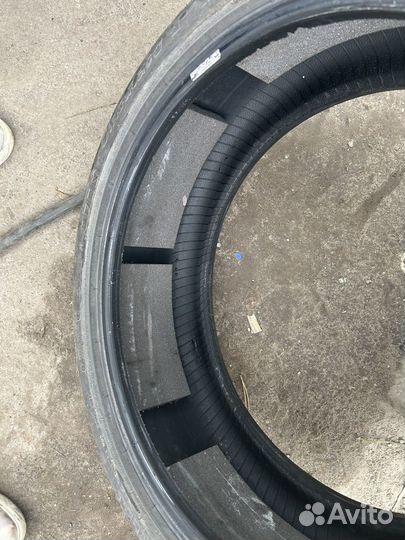 Pirelli Chrono Camper 245/40 R19 и 40/40 R19 98