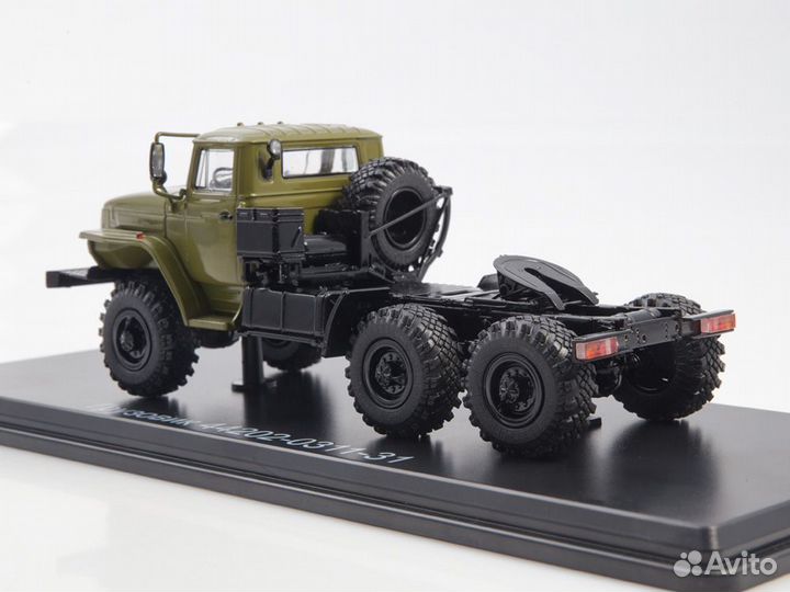 1:43 Масштабная модель 44202-0311-31 седельный тяг