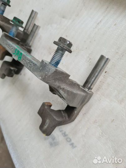 Скоба суппорта задняя Ford Focus 3 1.6 2013