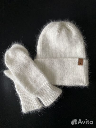 Комплект шапка и варежки. Ручная работа