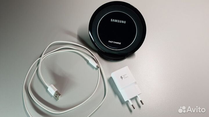 Беспроводное зарядное устройство Samsung EP-NG930