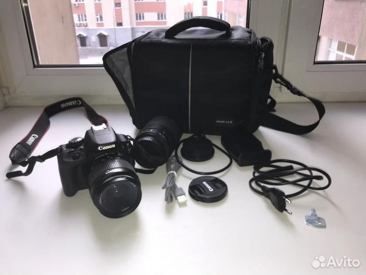 Зеркальный фотоаппарат Canon EOS100D