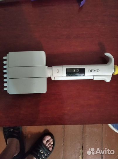 Дозатор лабораторный 8 каналов