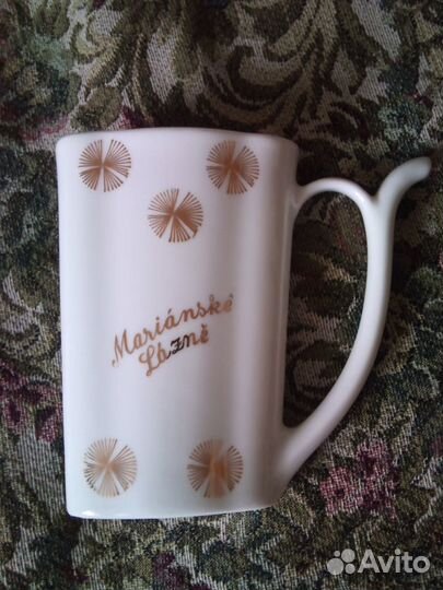 Фарфоровая кружка с соском на ручке