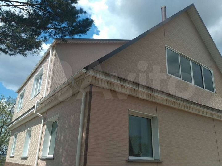 Коттедж 220 м² на участке 20 сот.