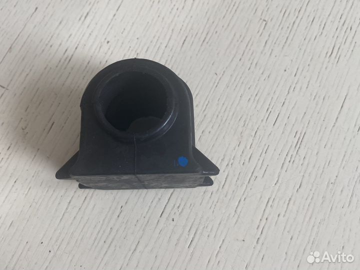 Втулка стабилизатора передней подвески левая