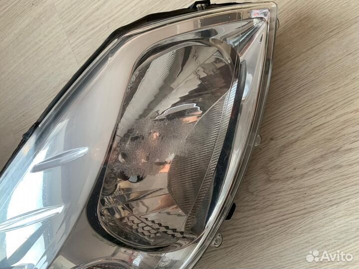 Фара передняя правая Renault Sandero 1