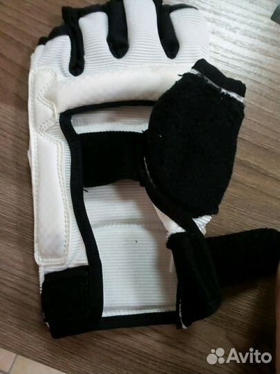 Перчатки для единоборств