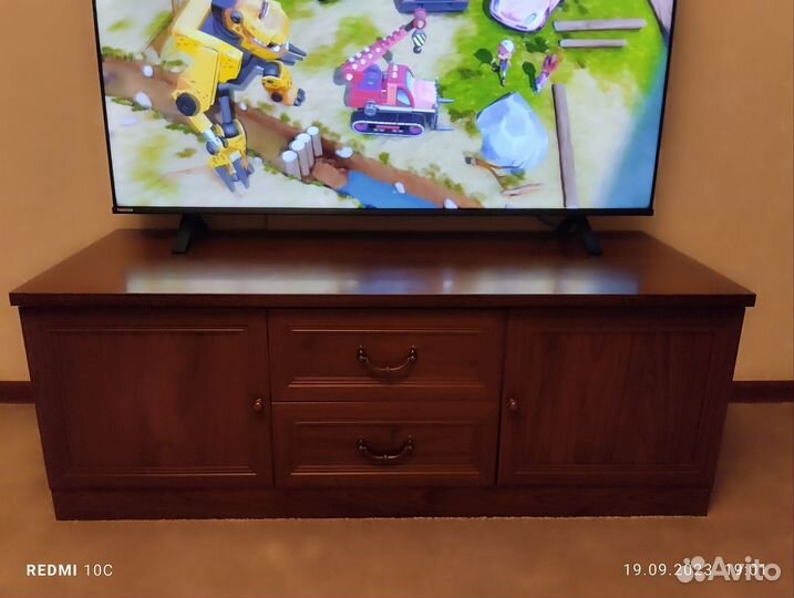 Тумба под телевизор