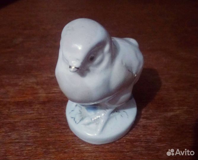 Статуэтка воробей