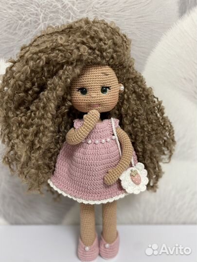 Вязаная кукла ручной работы