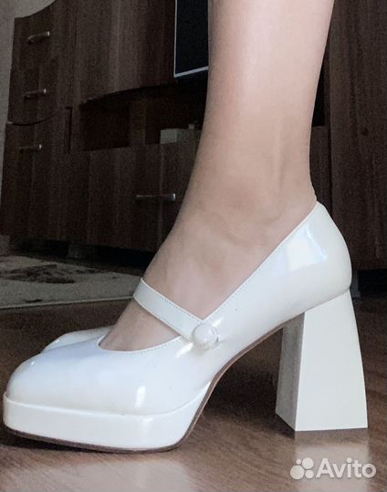Продам туфли на каблуках