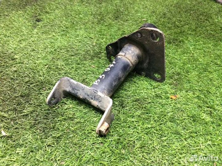 Кронштейн усилителя бампера, домик передний левый