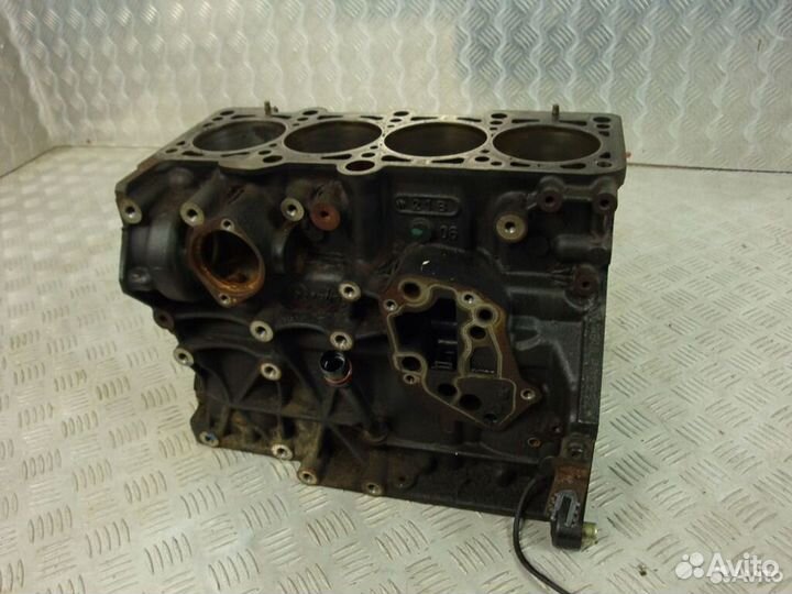 Блок цилиндров Audi A4 B7 2.0 BUL 06р103021d