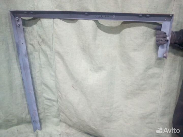 Кронштейн капота 7047517 Хитачи ZX330LC-3