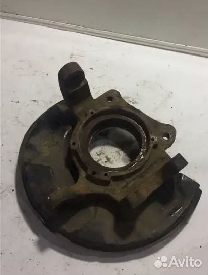 Кулак поворотный передний левый б.у