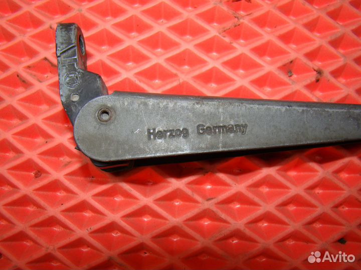 Поводок дворника левый Volvo 740 Вольво