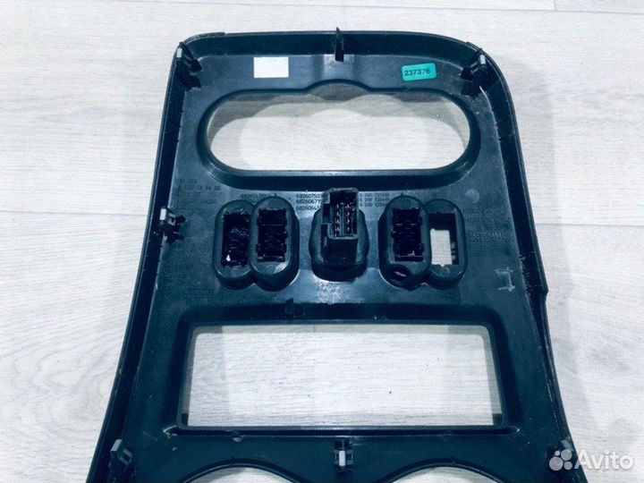 Рамка магнитолы Renault Logan седан 2009