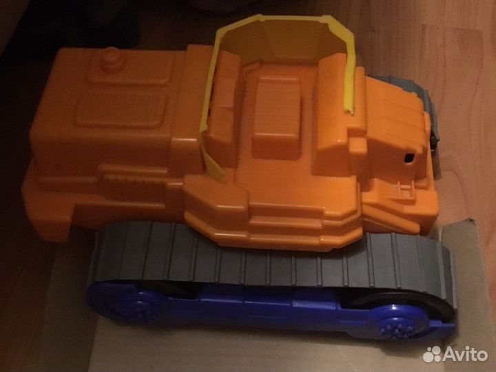 Большой грузовик игрушка на гусиницах