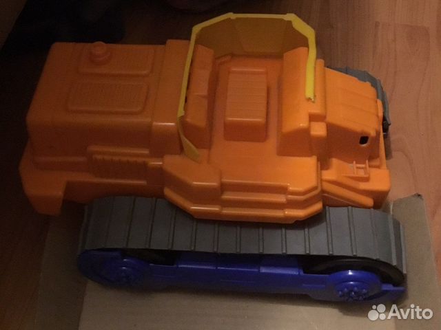 Большой грузовик игрушка на гусиницах