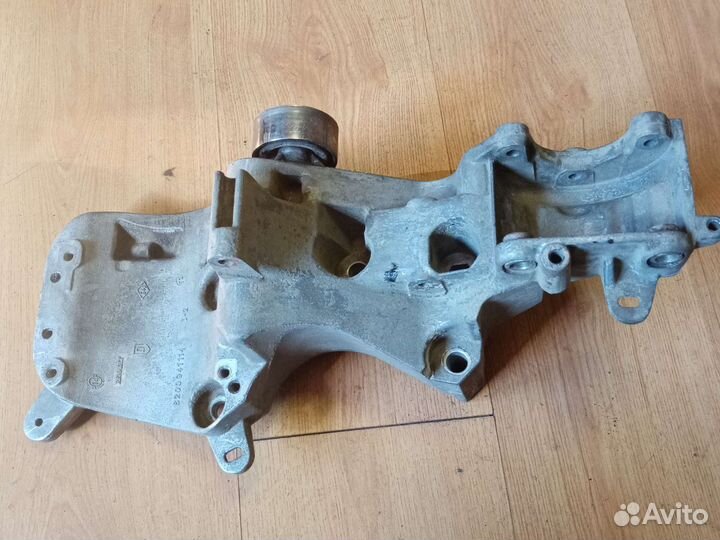 Кронштейн генератора Рено логан 8200941114