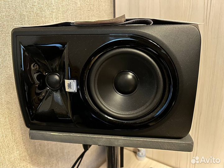 Студийные мониторы-JBL 305p mk2 series 3