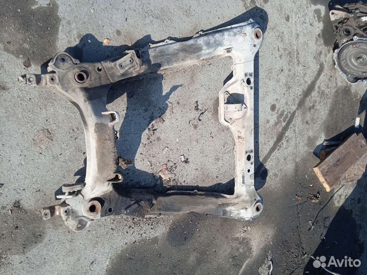 Подрамник mitsubishi chariot grandis Митсубиси