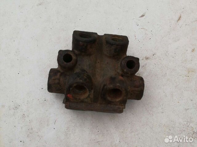 Распределитель тормозной системы Мазда Демио 1