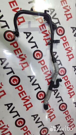 Патрубок системы охлаждения Volkswagen Passat 3C5