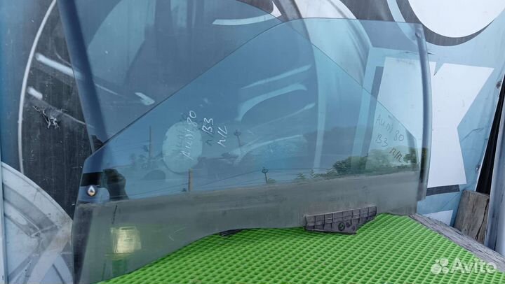 Боковые передние стекла Audi 80 B3