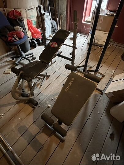 Штанга с блинами, скамья