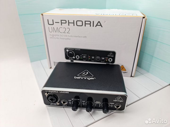 Звуковая карта (аудиоинтерфейс) Behringer UMC22