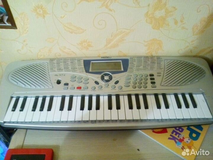 Синтезатор medeli mc37A