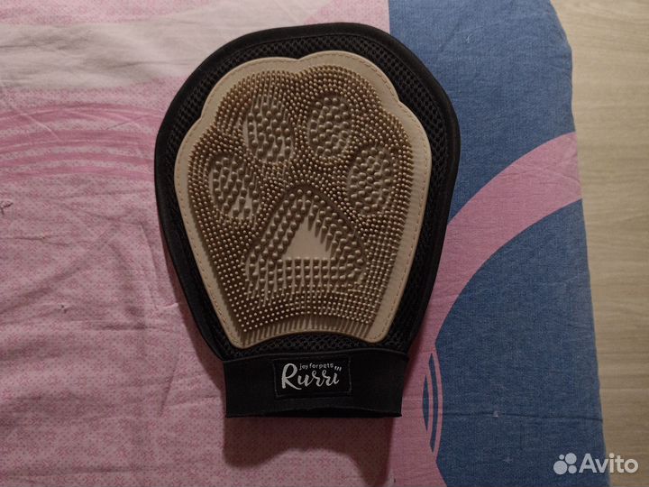 Перчатка для вычесывания шерсти Rurri