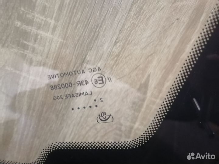 Лобовое стекло Ниссан Кашкай 2