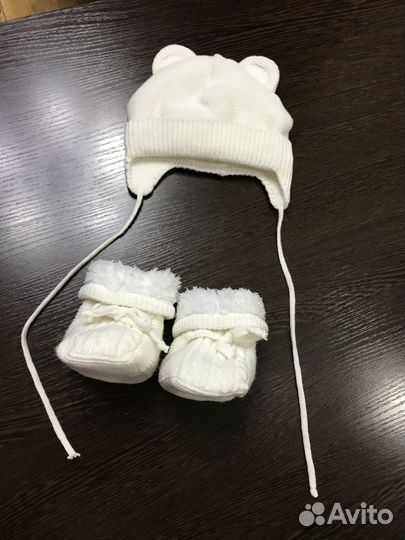 Шапка и пинетки утеплённые