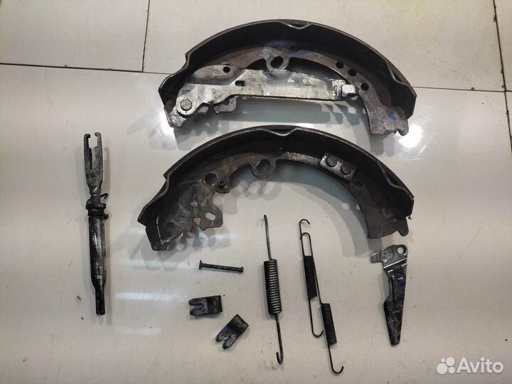 Тормозные колодки (задние, левые) (Toyota Hilux)