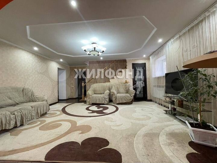 Дом 210 м² на участке 4 сот.