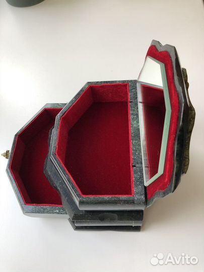 Шкатулка для украшений из змеевика