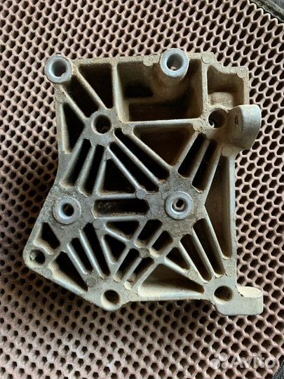 Кронштейн генератора Nissan Almera N16 QG15DE 2005