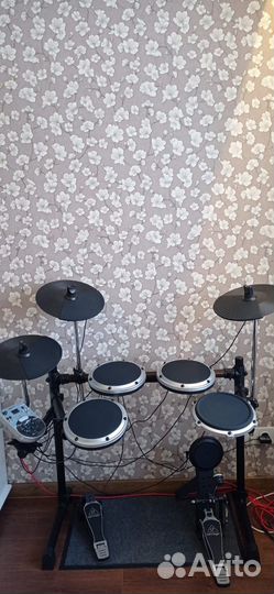Электронные барабаны Behringer hds110usb