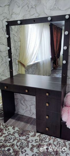 Трюмо с зеркалом