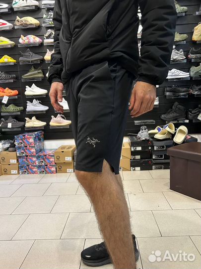 Спортивные шорты Arcteryx черные серые