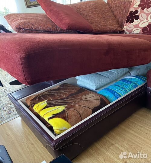 Кожаный диван бу