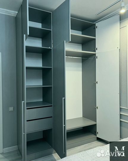 Шкаф распашной с зеркалом