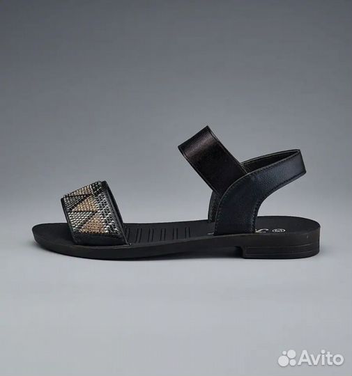 Босоножки новые