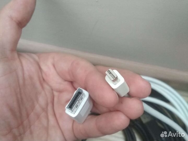 Кабель DisplayPort обычный и с вариациями