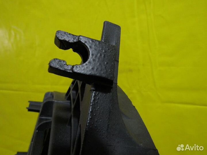 Диффузор вентилятора Hyundai Starex 07-12г 68754